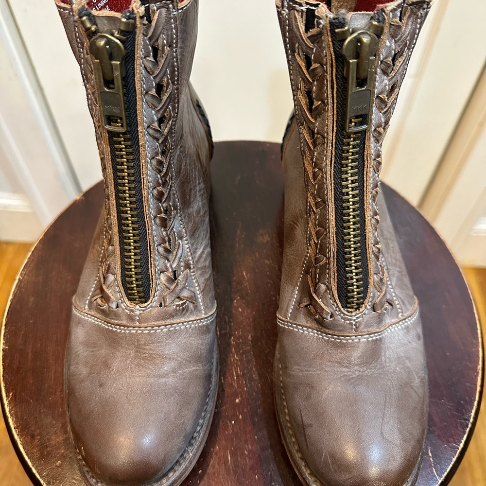 Beautiful Freebird boots.. Size 8